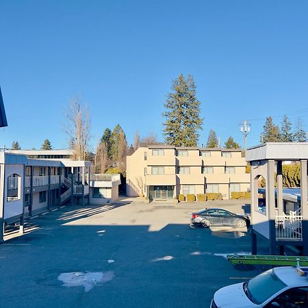 Ramada By Wyndham Otel Quesnel Dış mekan fotoğraf