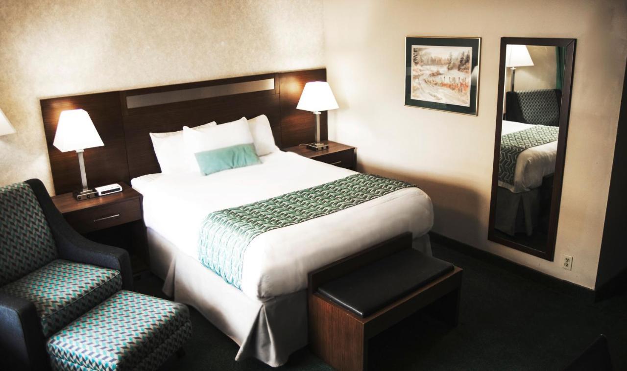 Ramada By Wyndham Otel Quesnel Dış mekan fotoğraf