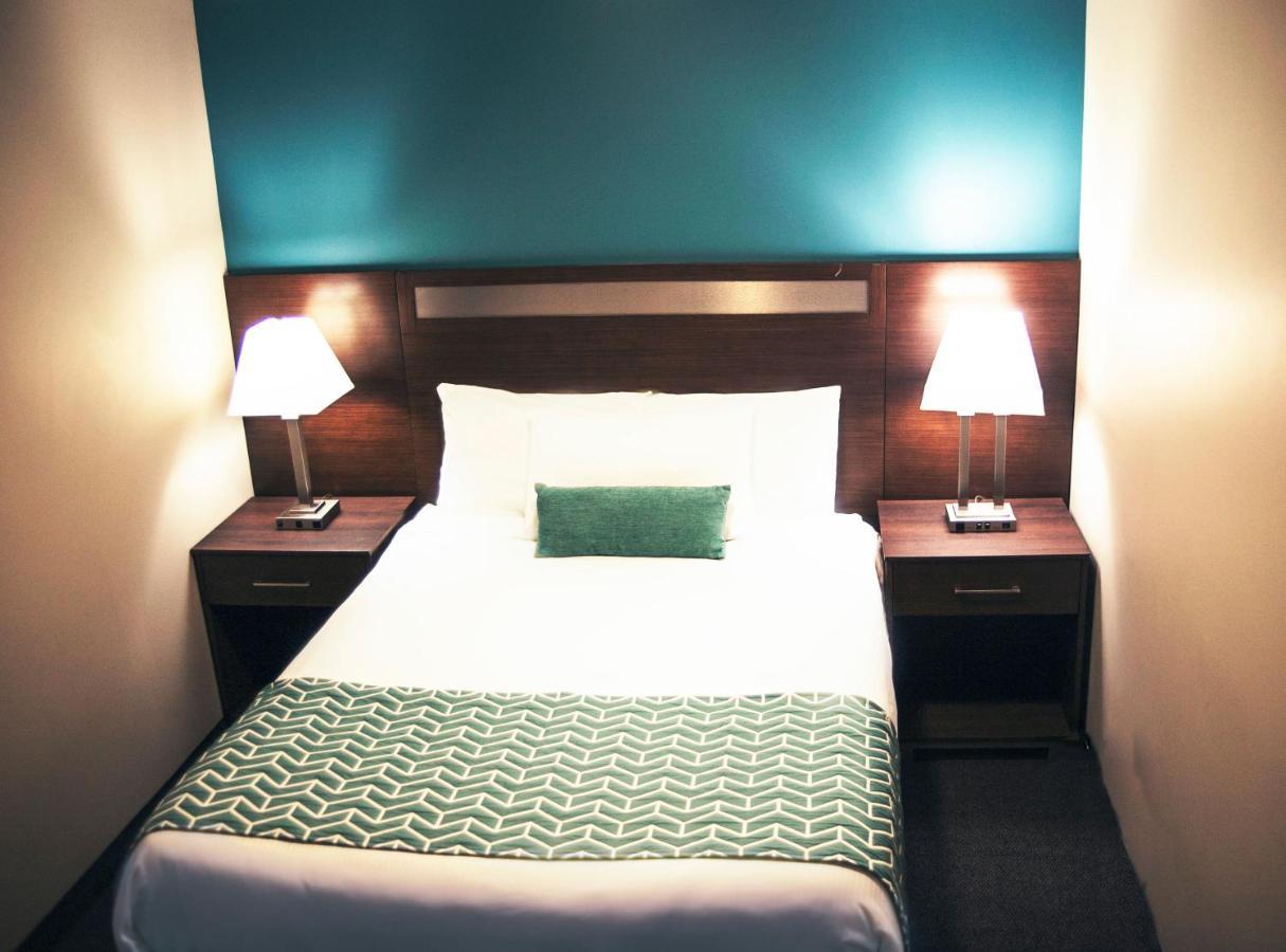Ramada By Wyndham Otel Quesnel Dış mekan fotoğraf
