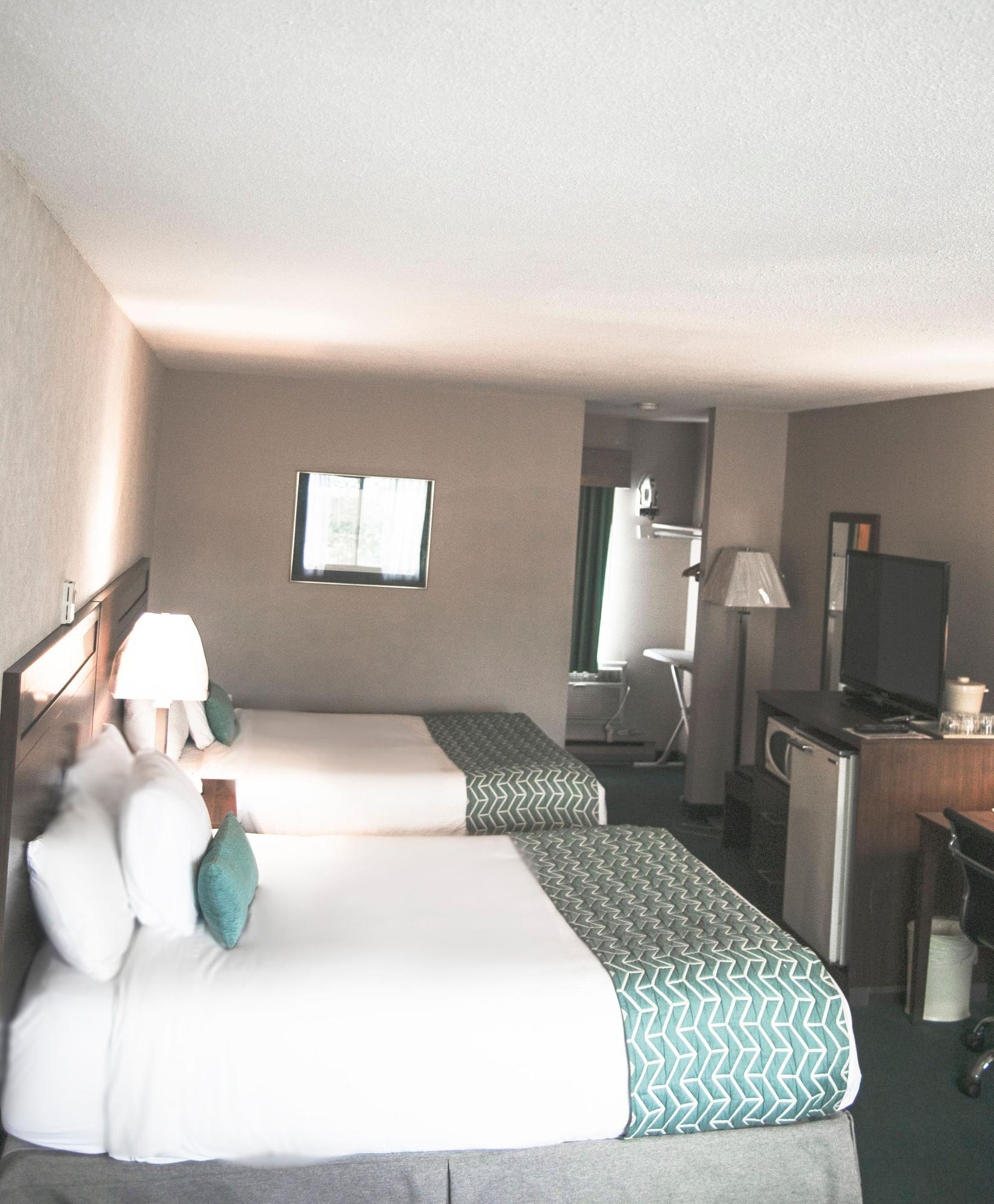 Ramada By Wyndham Otel Quesnel Dış mekan fotoğraf
