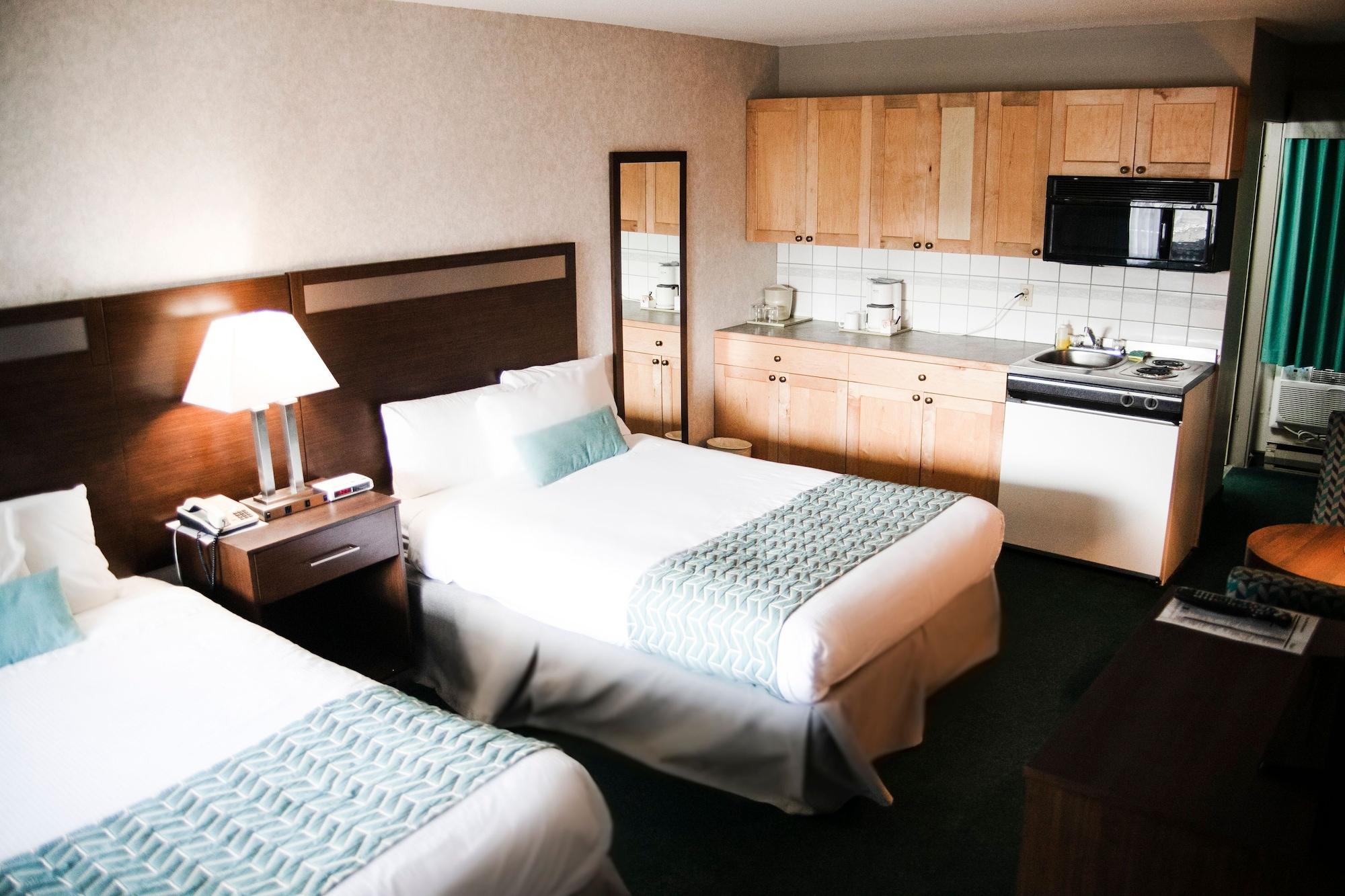 Ramada By Wyndham Otel Quesnel Dış mekan fotoğraf