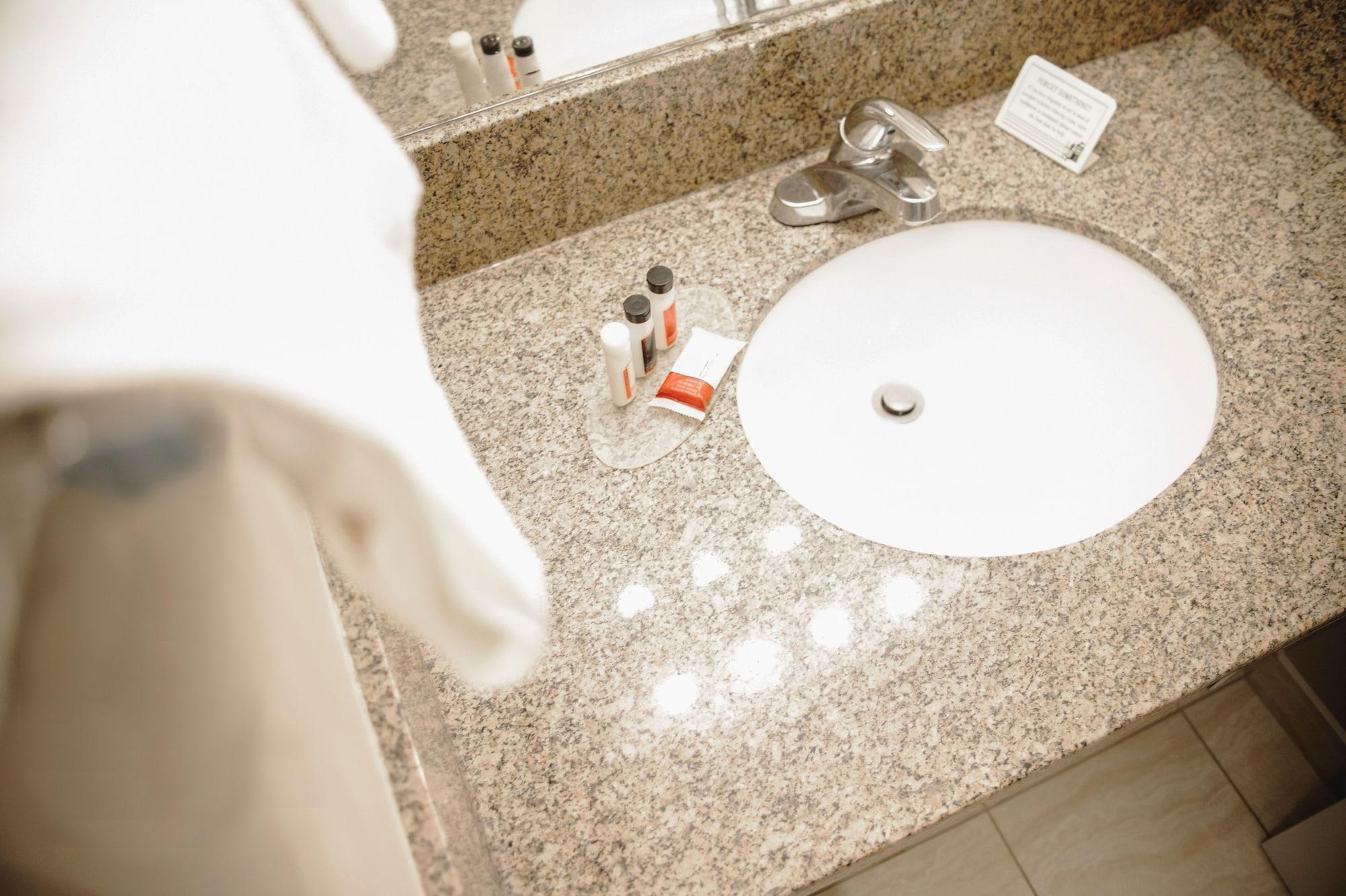 Ramada By Wyndham Otel Quesnel Dış mekan fotoğraf
