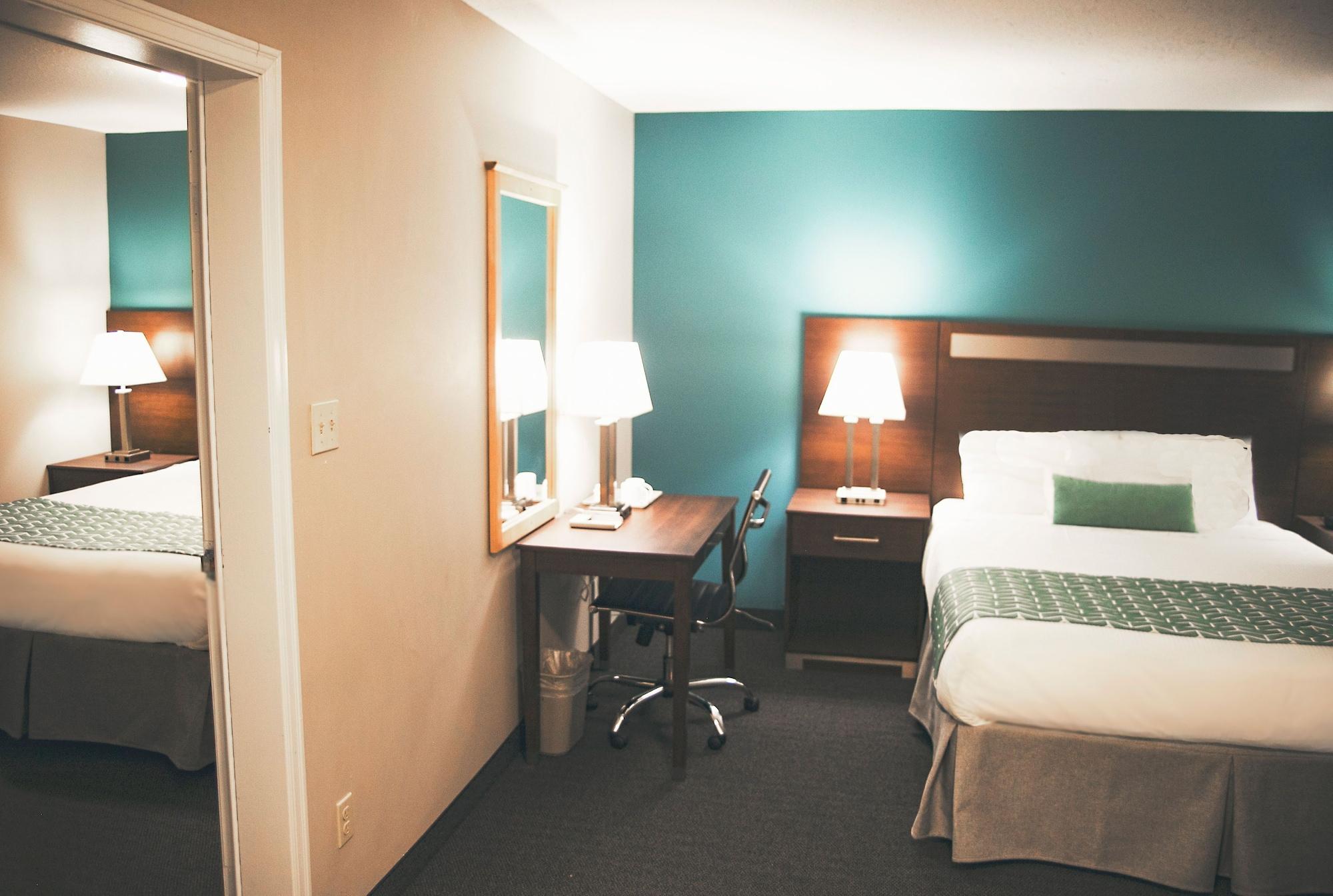 Ramada By Wyndham Otel Quesnel Dış mekan fotoğraf