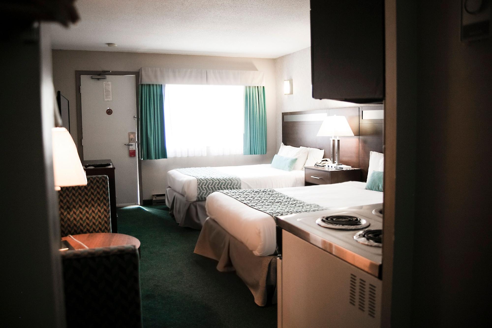 Ramada By Wyndham Otel Quesnel Dış mekan fotoğraf