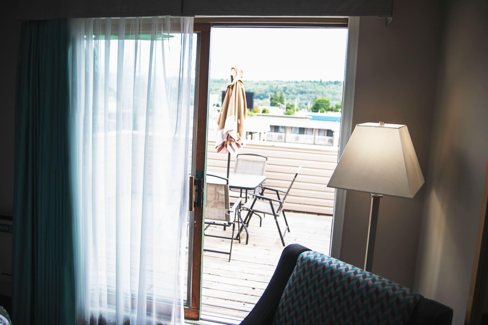 Ramada By Wyndham Otel Quesnel Dış mekan fotoğraf