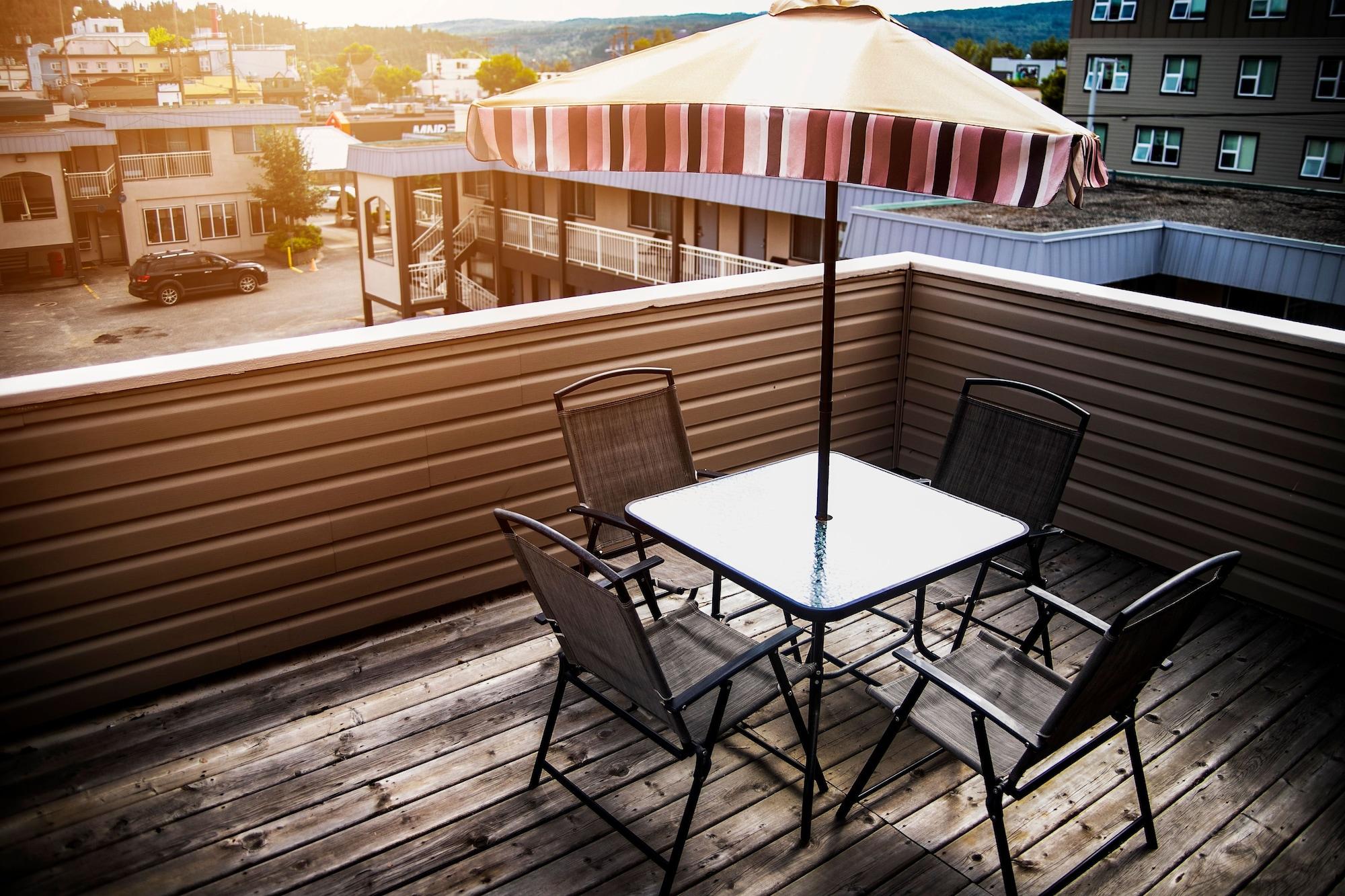 Ramada By Wyndham Otel Quesnel Dış mekan fotoğraf