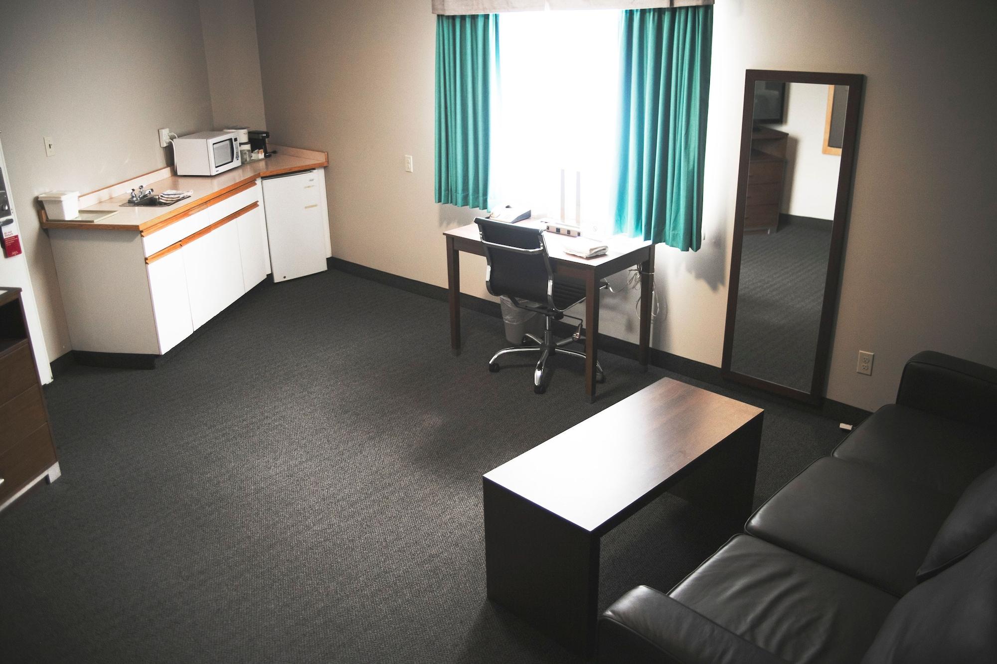 Ramada By Wyndham Otel Quesnel Dış mekan fotoğraf