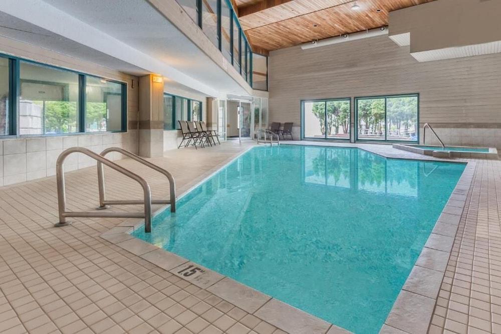 Ramada By Wyndham Otel Quesnel Dış mekan fotoğraf