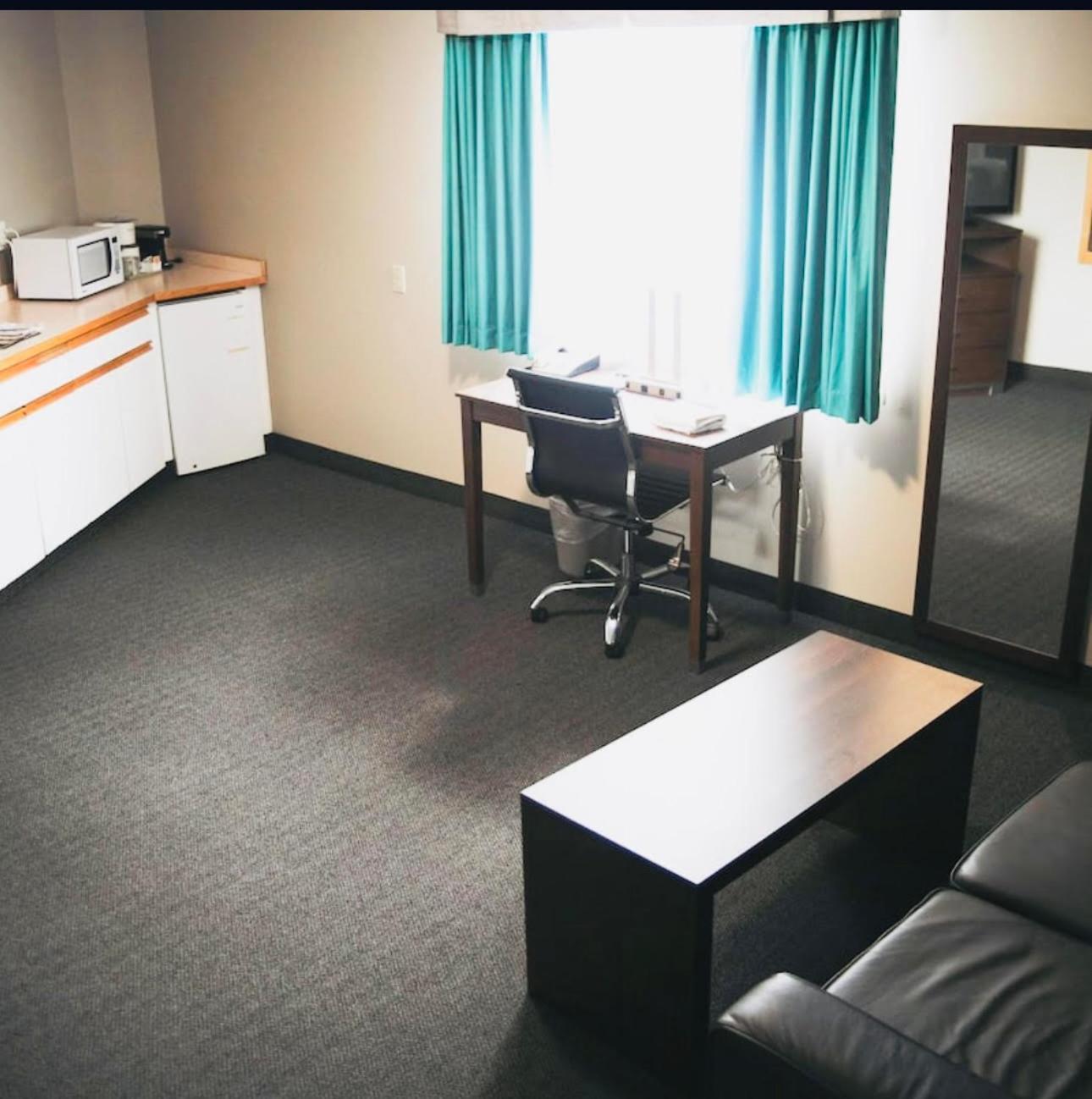Ramada By Wyndham Otel Quesnel Dış mekan fotoğraf